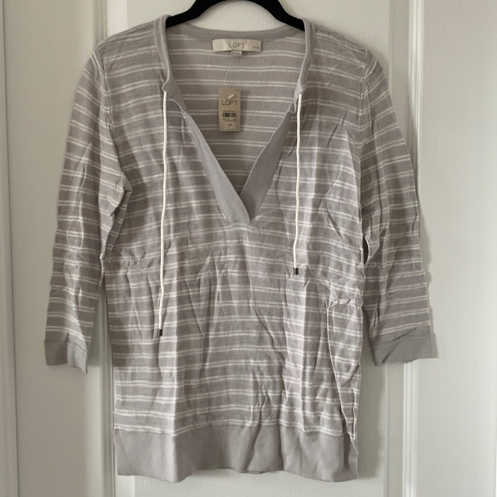 NWT LOFT Gray/White Stripe 100% Cotton V-Neck Tie Top Size Small Petite